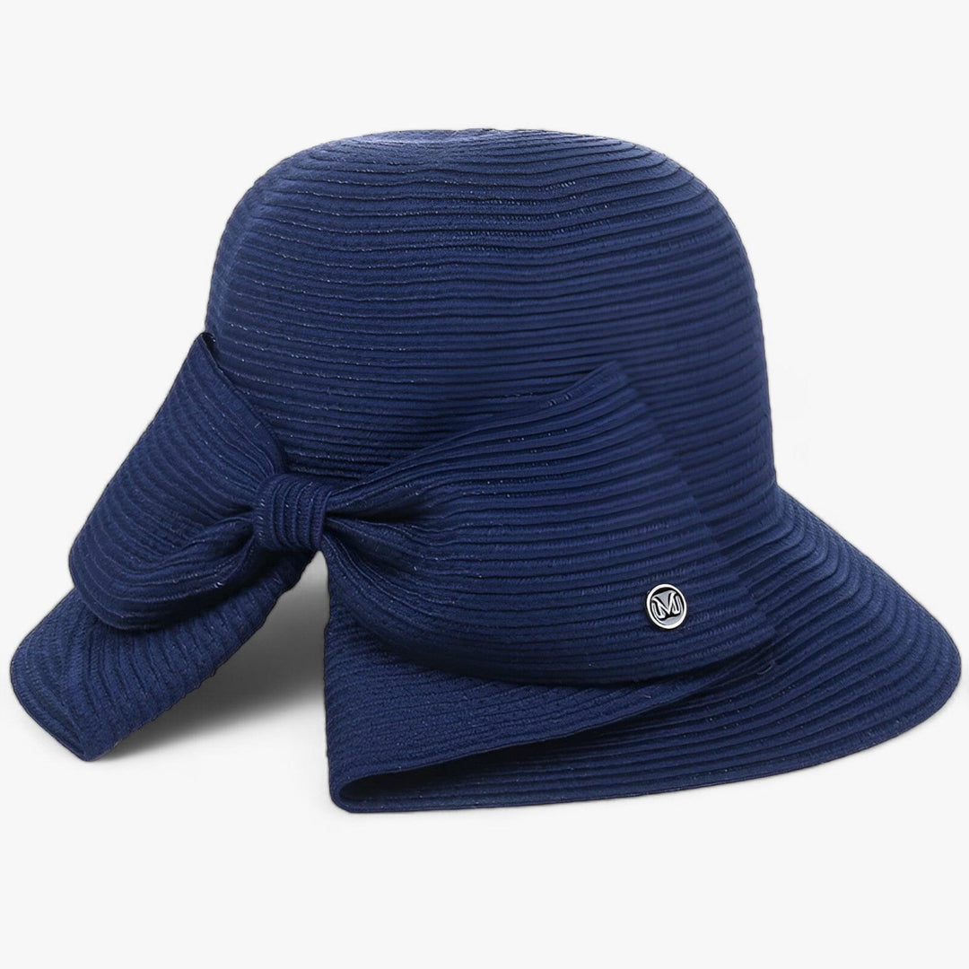 Trendy dames zonnehoed met brede rand van panama stro, onmisbaar zomer accessoire voor stijlvolle zonbescherming.
