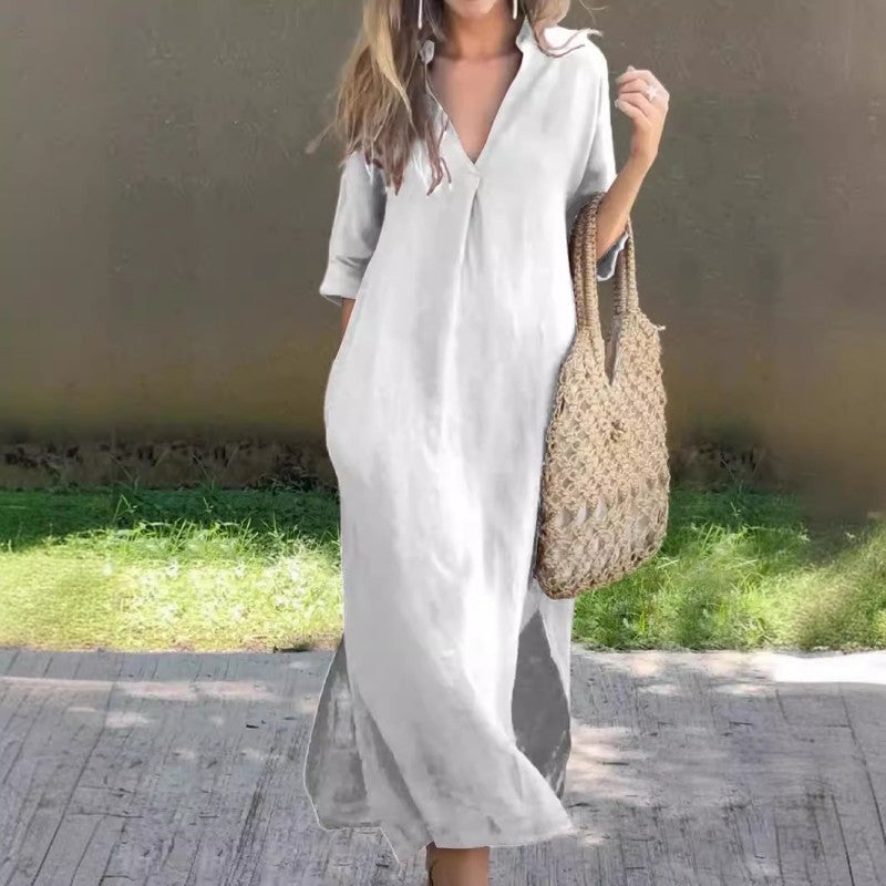 Zomerjurk Soraya met diepe V-hals, modieuze kuitsplit en mouwloos design. Ideaal voor een frisse, elegante look.