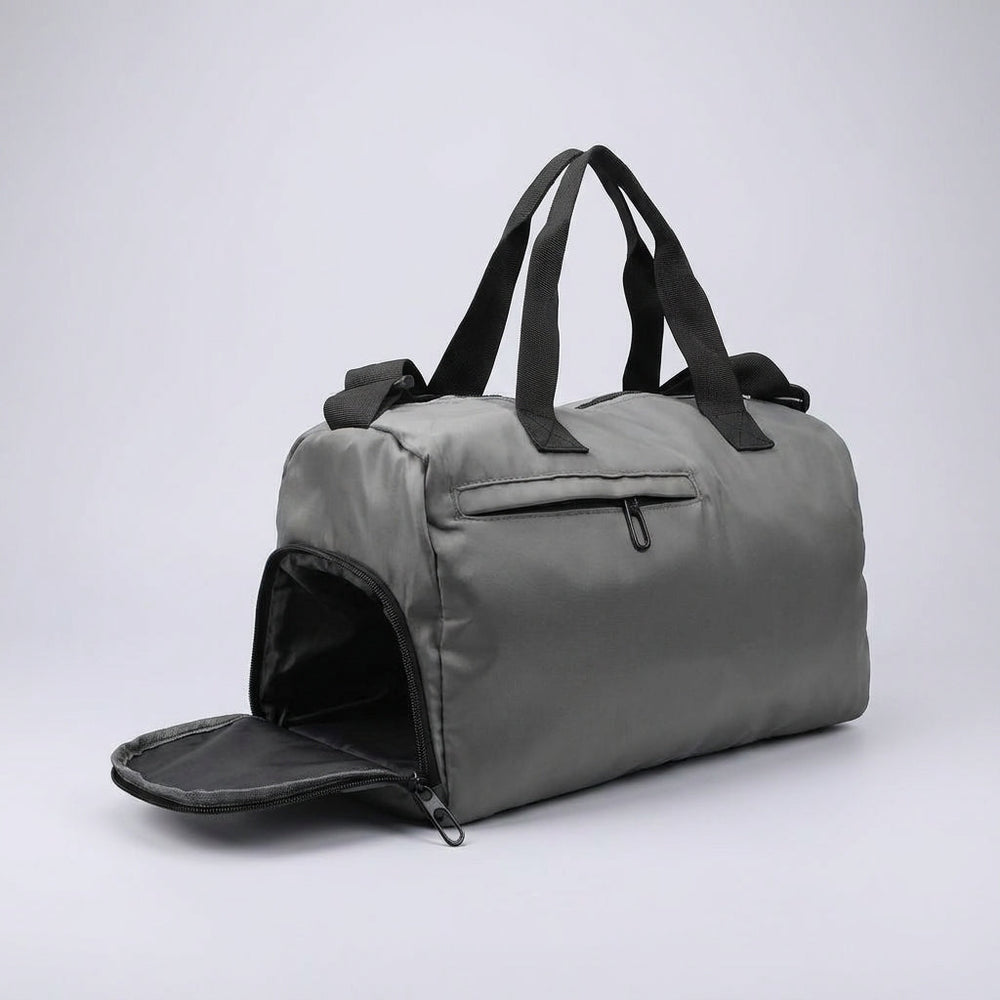 Compacte dames gymtas met apart schoenenvak. Handige duffel voor fitness en sport. Georganiseerde handbagage.