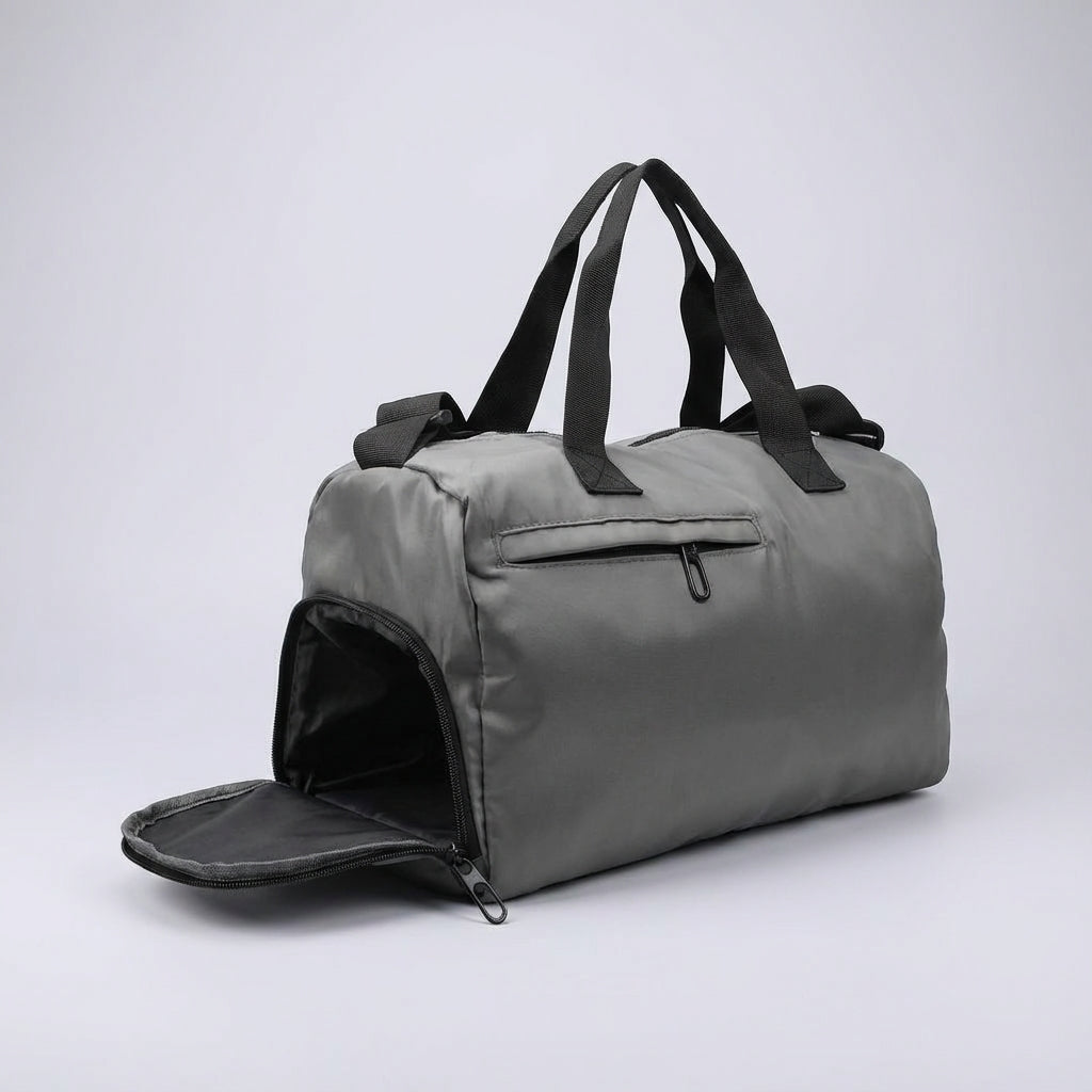 Compacte dames gymtas met apart schoenenvak. Handige duffel voor fitness en sport. Georganiseerde handbagage.