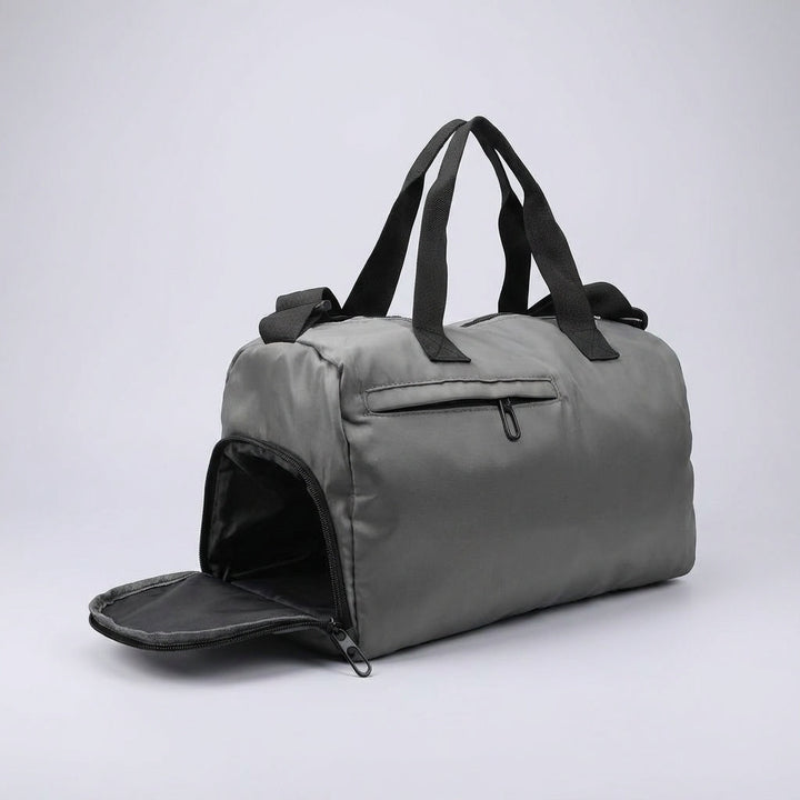 Compacte dames gymtas met apart schoenenvak. Handige duffel voor fitness en sport. Georganiseerde handbagage.