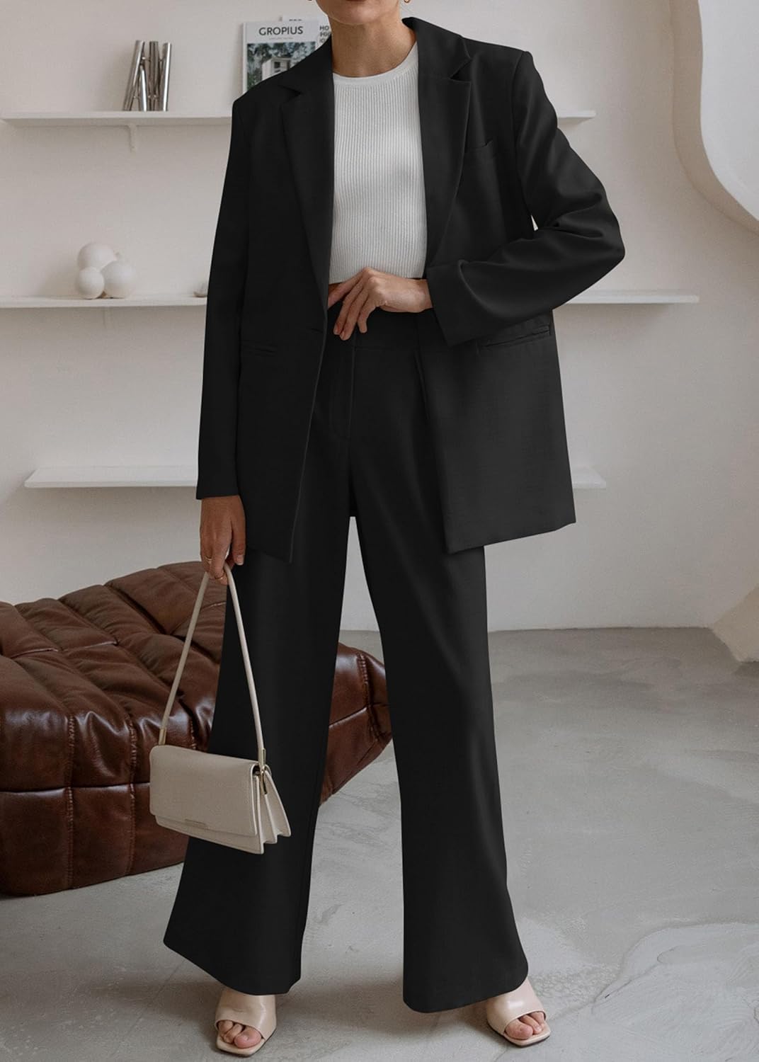 Dames kleding set: comfortabele pantalon en stijlvolle blazer voor een veelzijdige garderobe.