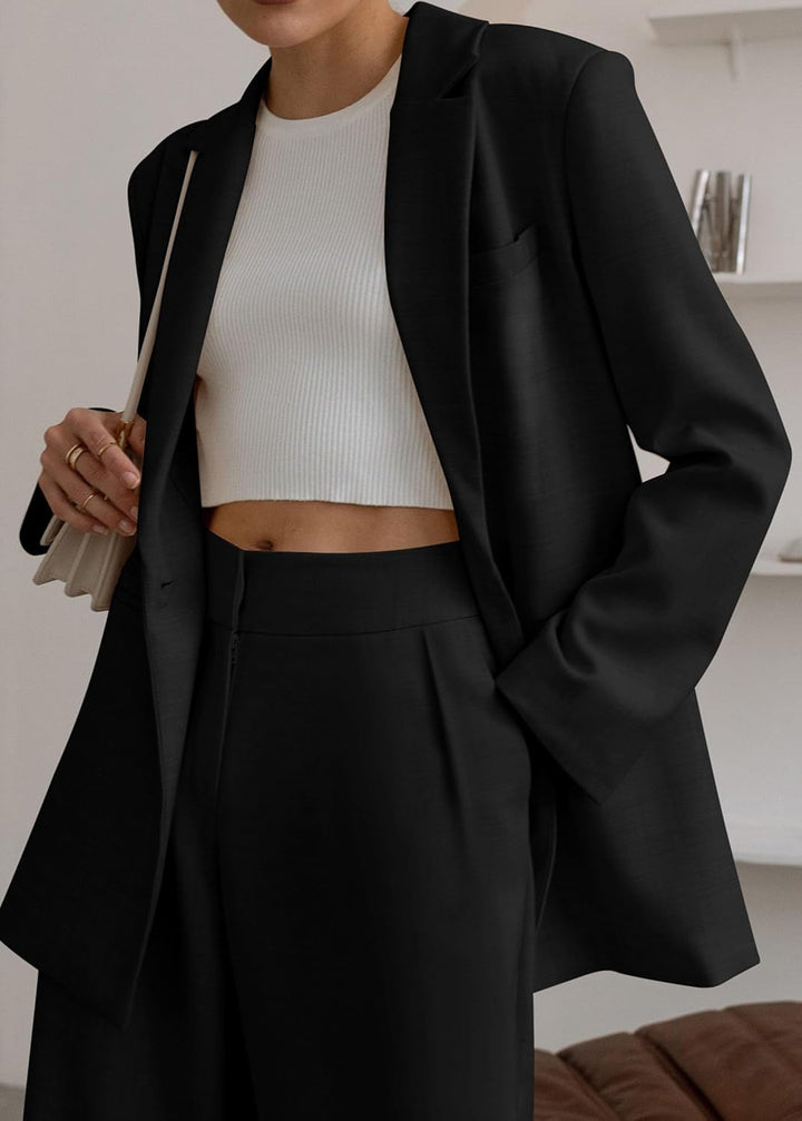 Tweedelige dames kleding set: elegante blazer en pantalon voor een complete, verfijnde outfit.