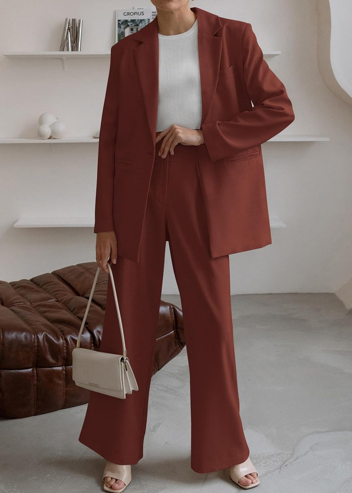 Elegantie voor dames: stijlvolle blazer en pantalon set, een must-have voor elke moderne vrouw.