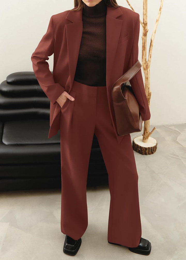 Perfecte dames set: comfortabele pantalon en chique blazer voor een tijdloze, modieuze look.