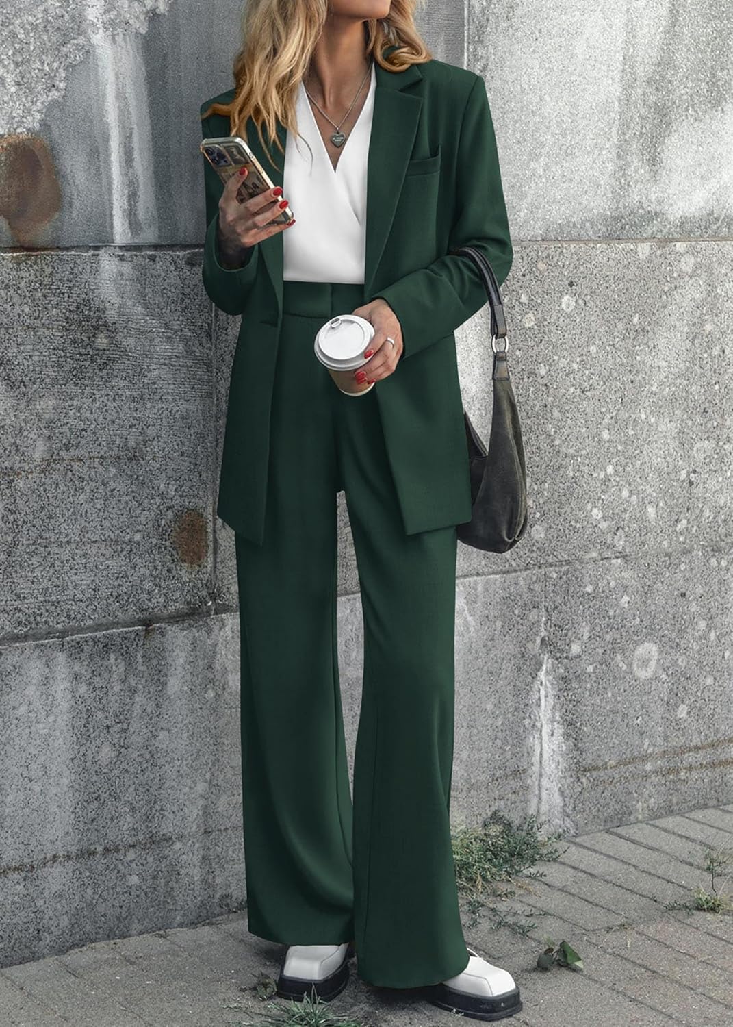 Veelzijdige dames set: elegante blazer en comfortabele pantalon, geschikt voor elke gelegenheid.