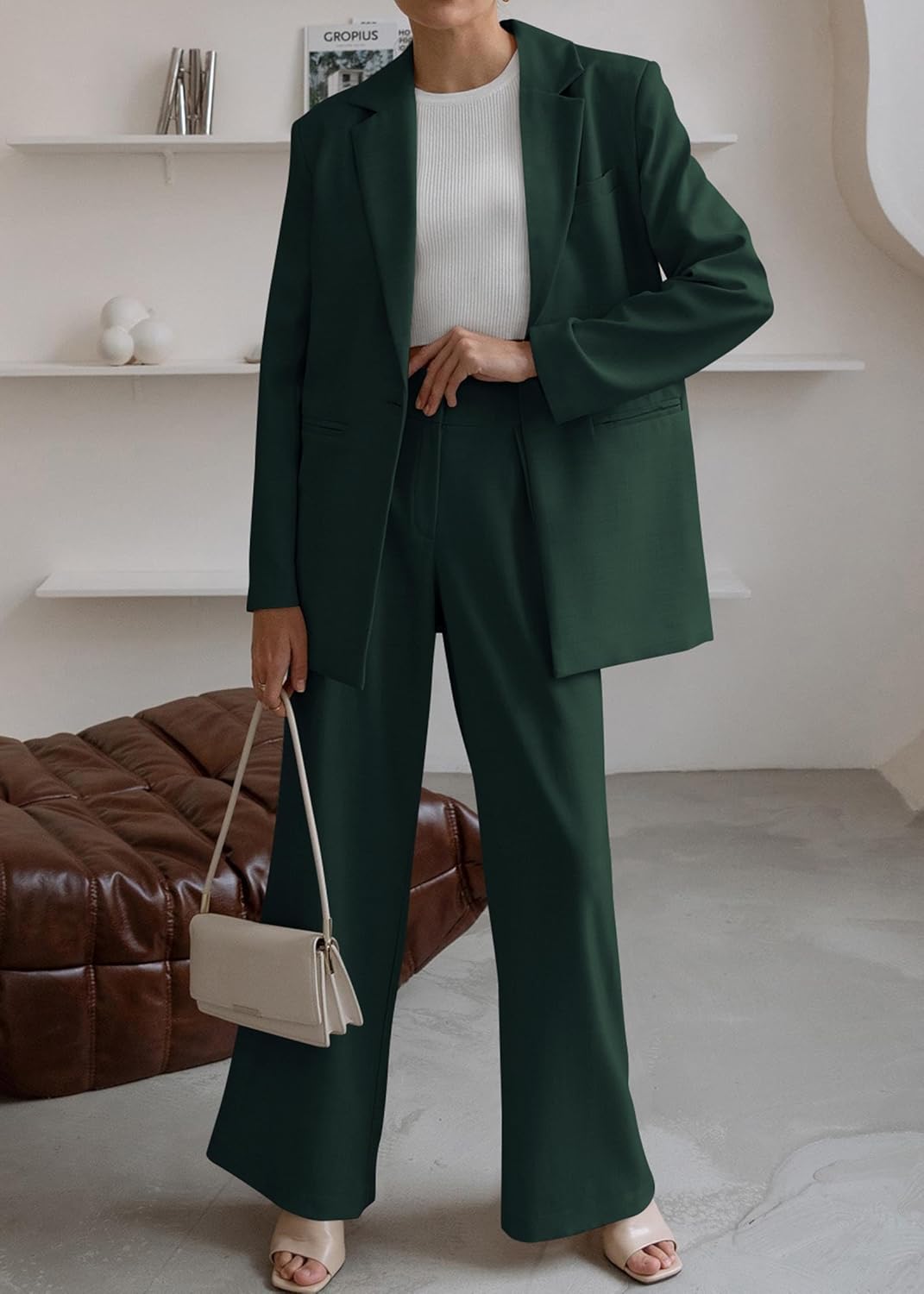 Dames modieuze twee-delige set: blazer en pantalon voor een verfijnde en stijlvolle look.
