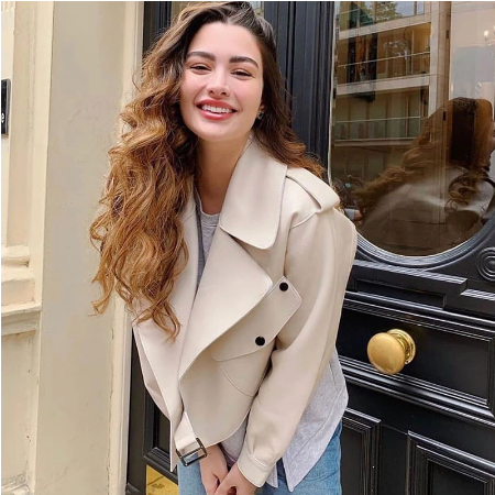 Trendy beige Chaqueta™️ leren damesjas, perfecte lente/herfst buitenkleding voor stijlvolle vrouwen.