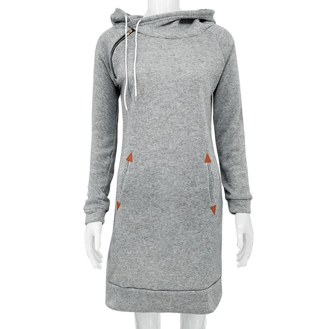Modieuze capuchonjurk voor dames met praktische zakken. Ideaal als casual jurk en winterjurk.