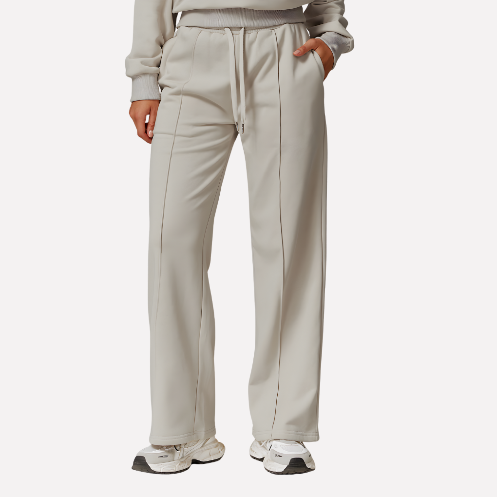 Relaxte pasvorm dames joggingbroek met wijde pijpen, hoge taille en zachte stof voor optimaal comfort.