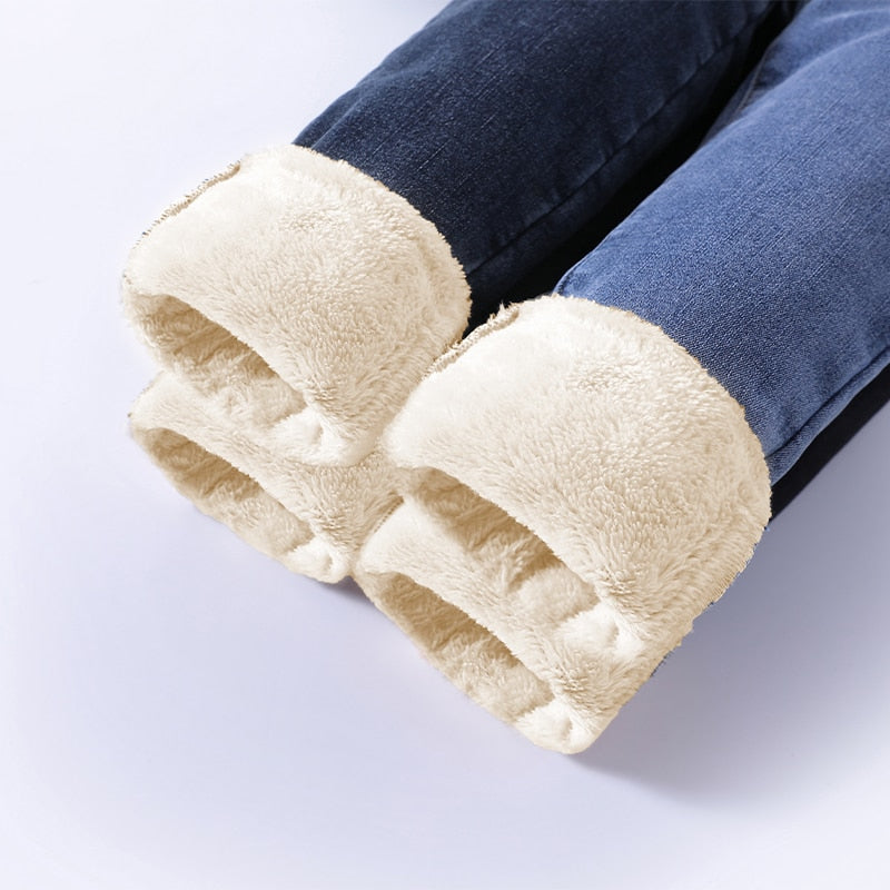 Praktische dames thermobroek. Warme en comfortabele winterbroek met stretch voor alle activiteiten.