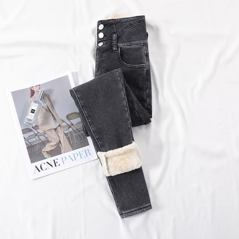 Comfortabele dames winterbroek. Zwarte thermobroek met warme pluche voering, perfect voor kou.