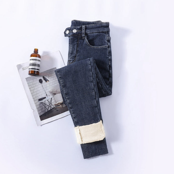 Stijlvolle dames winterbroek. Zwarte thermobroek met warme voering, perfect voor dagelijks gebruik.