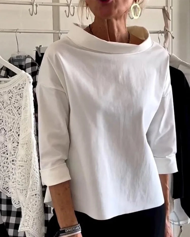 Dames top met brede revers & halve col, stijlvol & comfortabel. Ideaal voor lente en zomer.