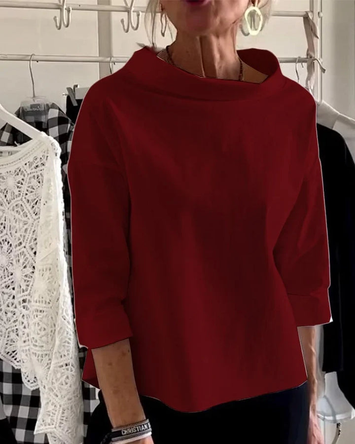 Dagelijkse dames top met brede revers en halve col. Comfortabele kleding voor lente, zomer of herfst.