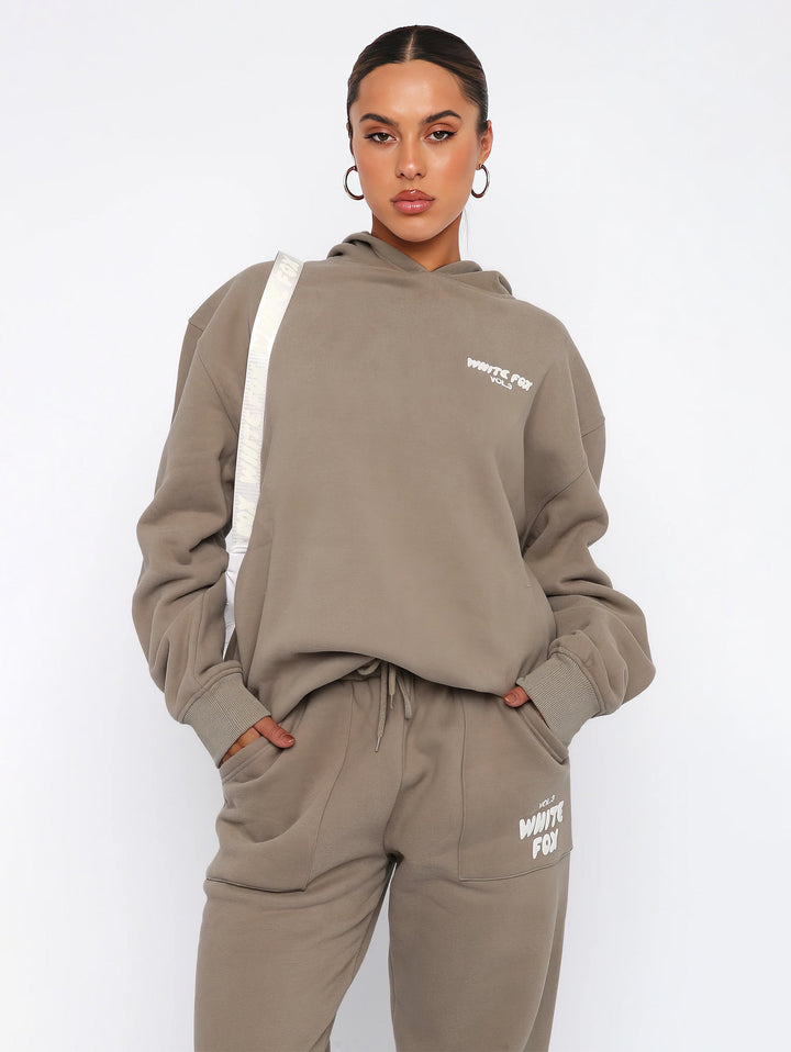 Trendy Zoë dames trainingspak, comfortabele sportieve set voor moderne vrouwen.