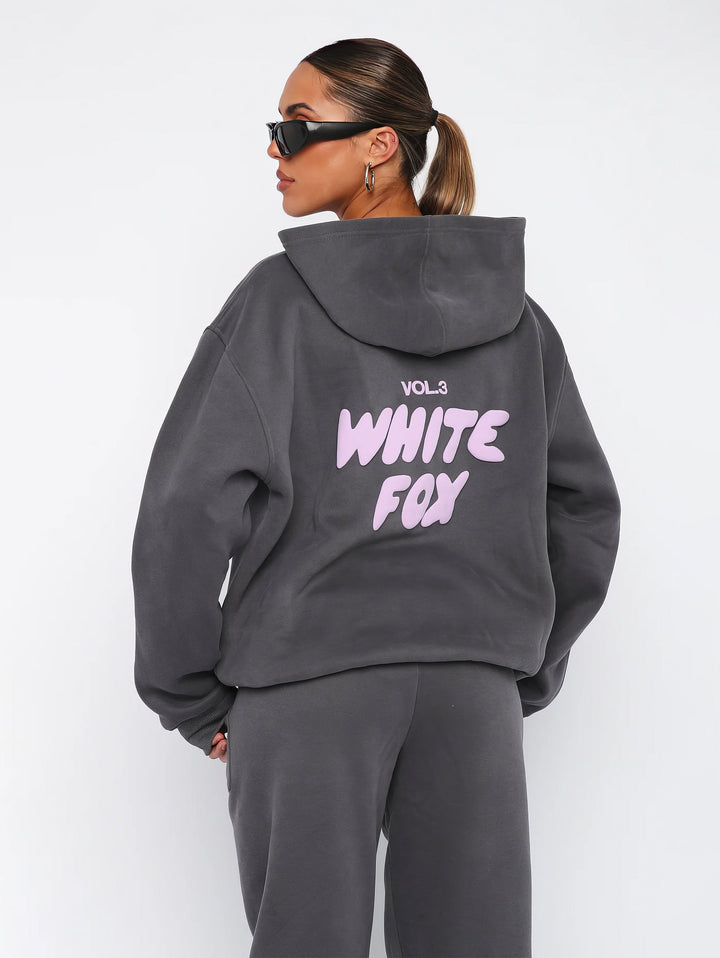 Dames trainingspak Zoë, complete outfit voor een trendy en sportieve uitstraling, in het beige.