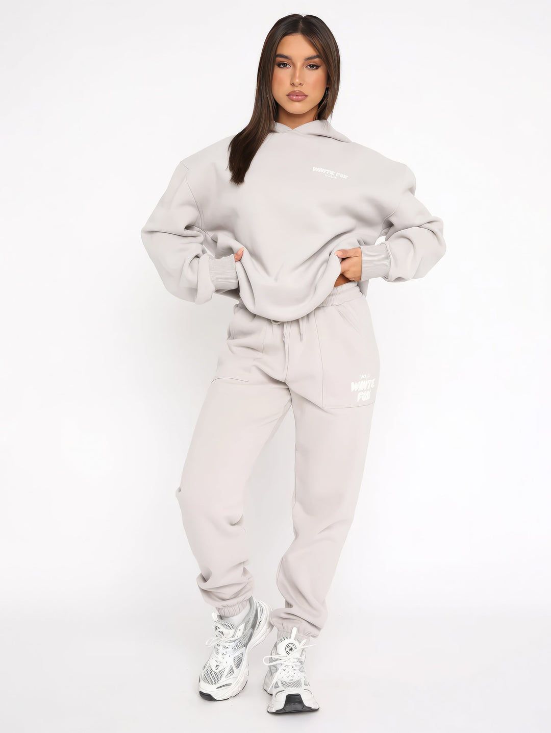 Trendy Zoë dames trainingspak, perfecte sportkleding voor comfort en stijl, diverse kleuren.