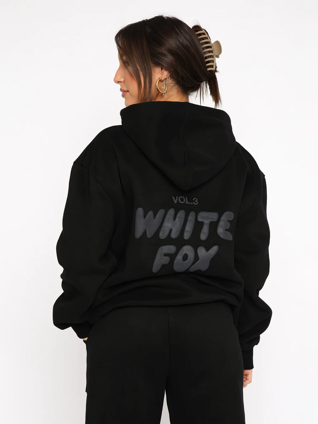 Trendy dames trainingspak Zoë, sportkleding met modieuze flair, verkrijgbaar in diverse kleuren.