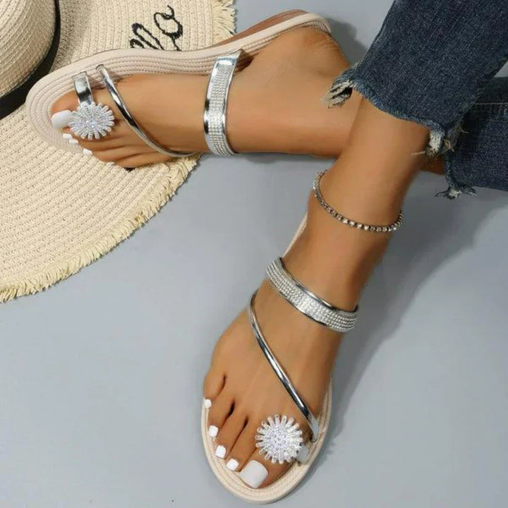Zwarte Arluna zomer sandalen met stijlvol sneeuwvlokdetail. Trendy open schoenen voor dames comfort.