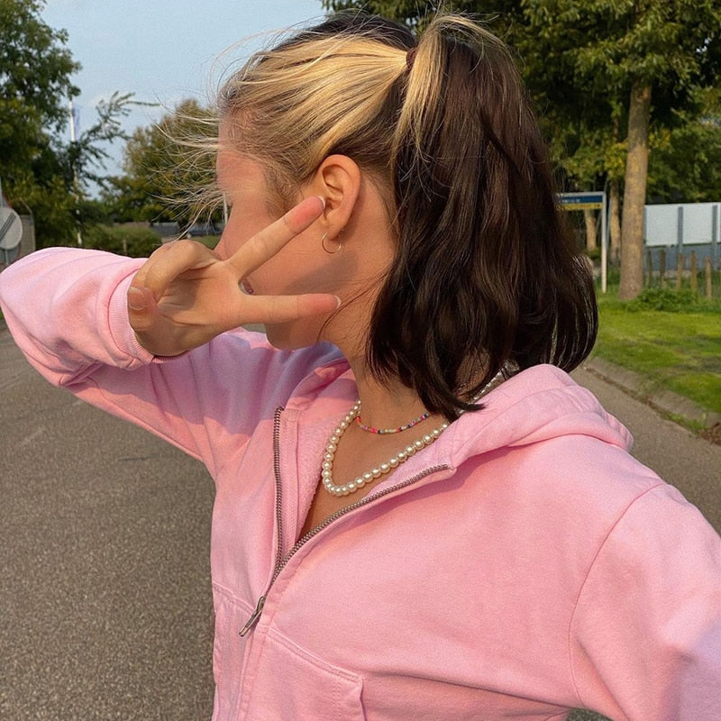 Casual bruine dames cropped hoodie met rits, capuchon en sportieve uitstraling.