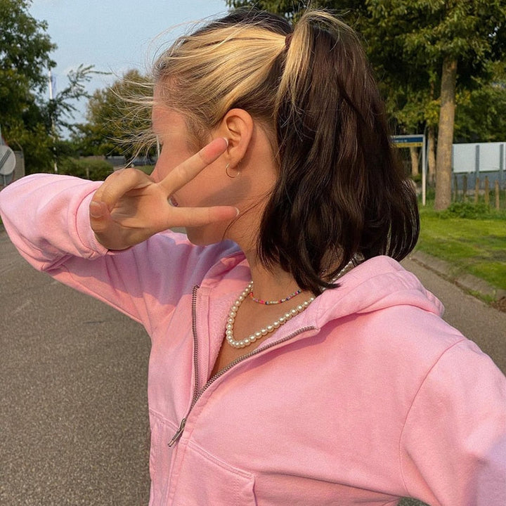 Casual bruine dames cropped hoodie met rits, capuchon en sportieve uitstraling.