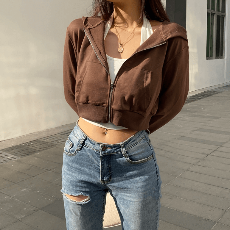 Casual dames hoodie met rits, kort model, lange mouwen en capuchon; sportieve stijl.