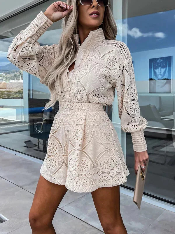 Comfortabele dames zomer kleding set met kanten crop top en bijpassende shorts, ideaal voor casual dagen.