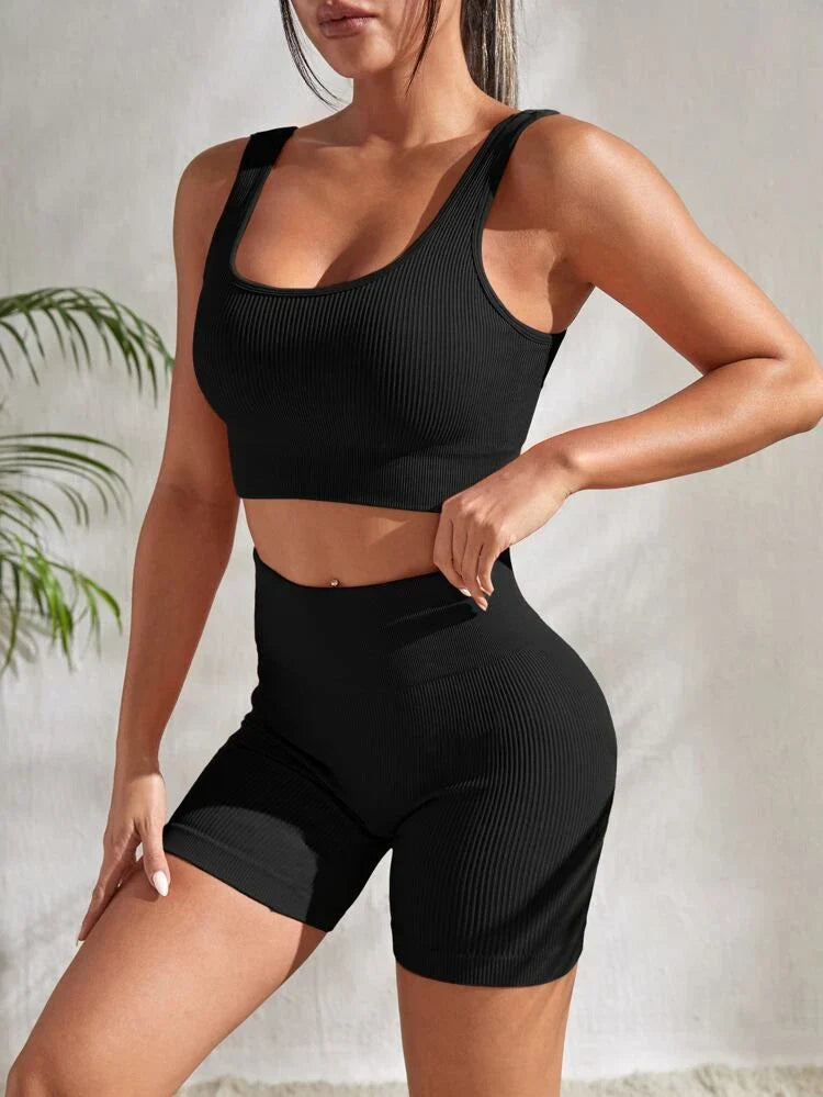 Moderne dames sporttop en korte broek set in Sienna, ideaal voor fitness, yoga en hardlopen, met een perfecte pasvorm.