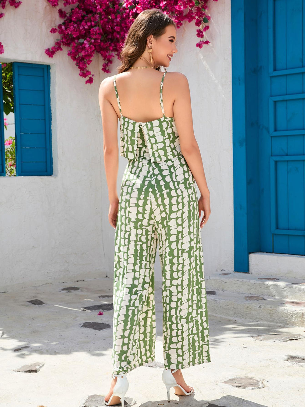 Losvallende groene dames set van blouse en broek, ideaal voor een casual chic of zakelijke look. Zacht & ademend.