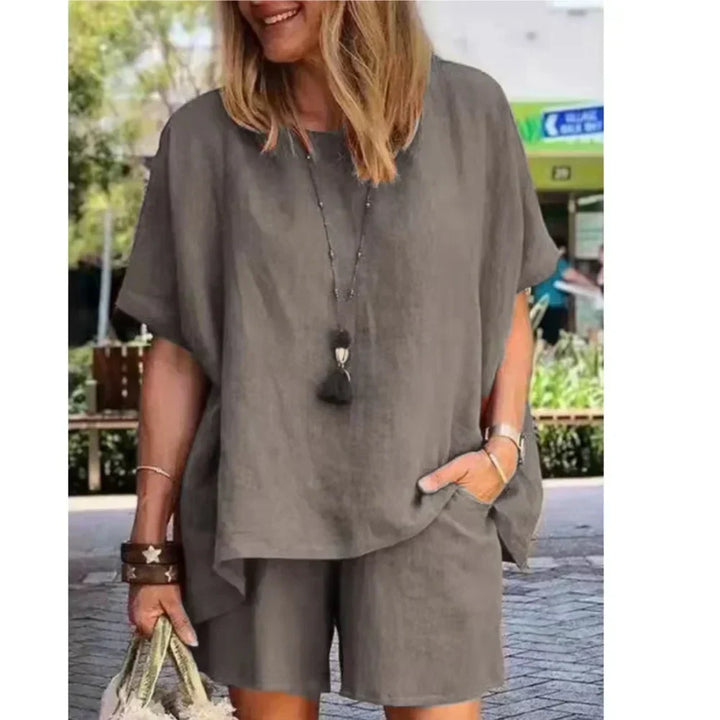 Dames tweedelige linnen zomerset: comfortabele shorts en stijlvolle blouse, perfect voor casual zomeroutfits.
