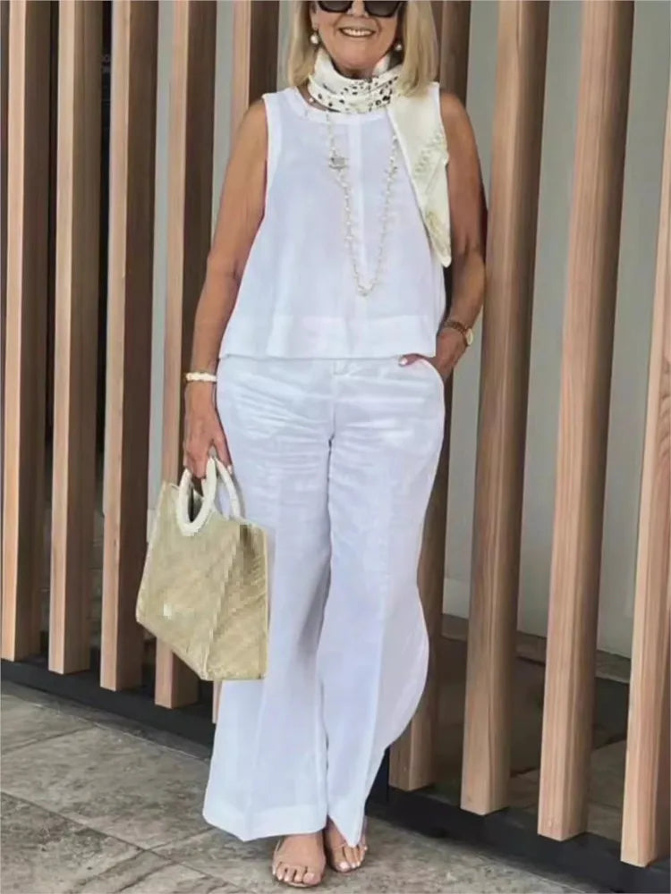 Ademende linnen dames zomerset, bestaande uit een mouwloze blouse en wijde broek; perfect voor zomerstijl.