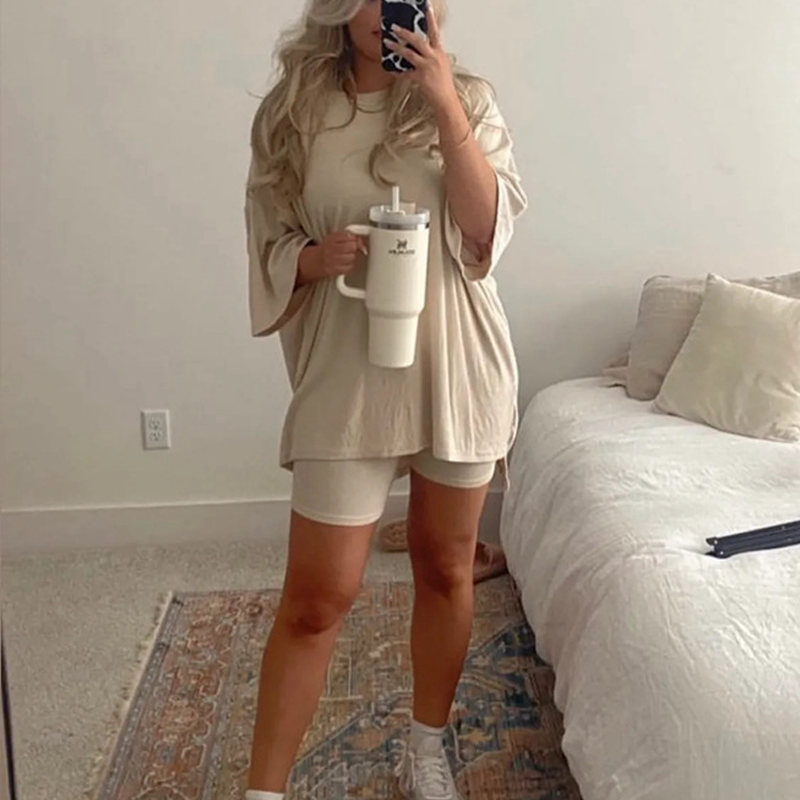 Fenja damesmode: comfortabele tweedelige lounge set voor ontspannen lenteavonden.
