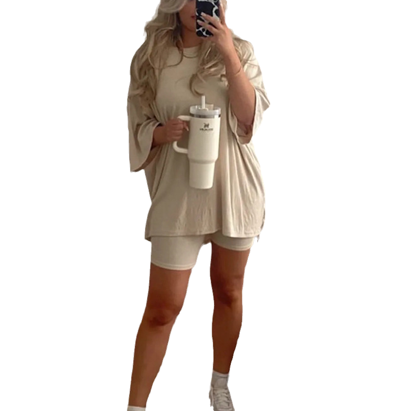 Stijlvolle tweedelige dames lounge set Fenja, ideaal voor ontspannen dagen thuis.