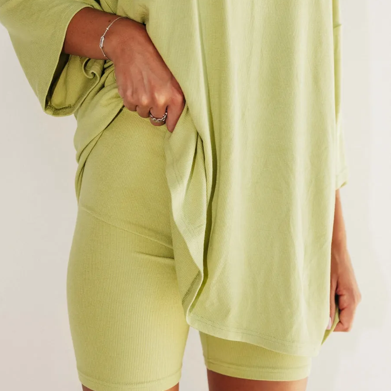 Comfortabele Fenja lounge set voor dames, ideaal als stijlvolle vrijetijdskleding.