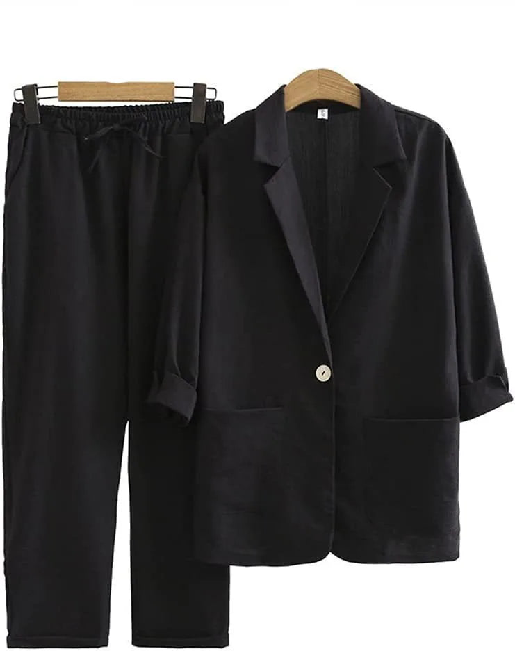 Comfortabele dames kledingset met elegant jasje en rechte broek voor een stijlvolle zomerlook.