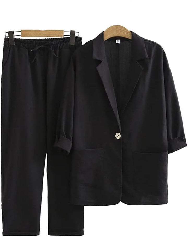 Comfortabele dames kledingset met elegant jasje en rechte broek voor een stijlvolle zomerlook.