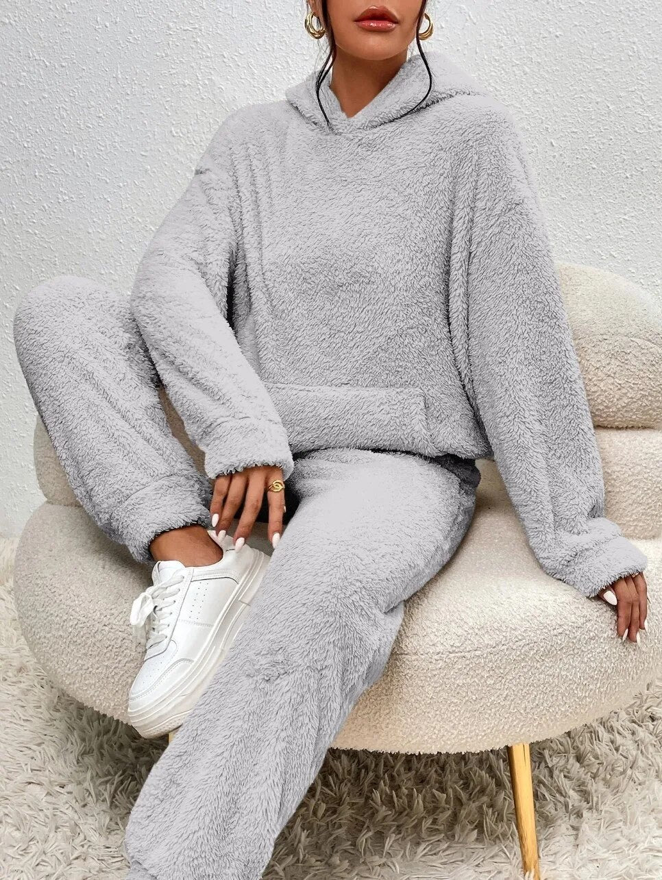 Warm dames loungewear huispak met capuchon, onmisbaar voor koude avonden.