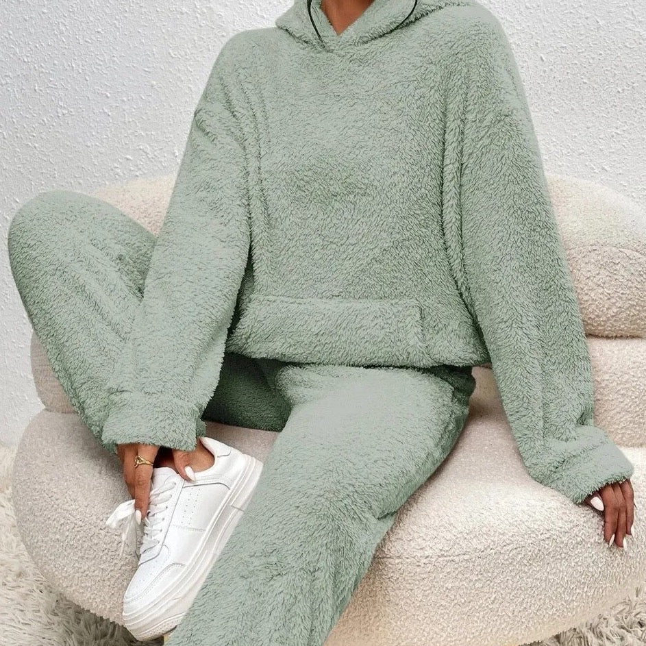 Dames huispak winterset met capuchon, warme hoodie en broek voor ultiem comfort.