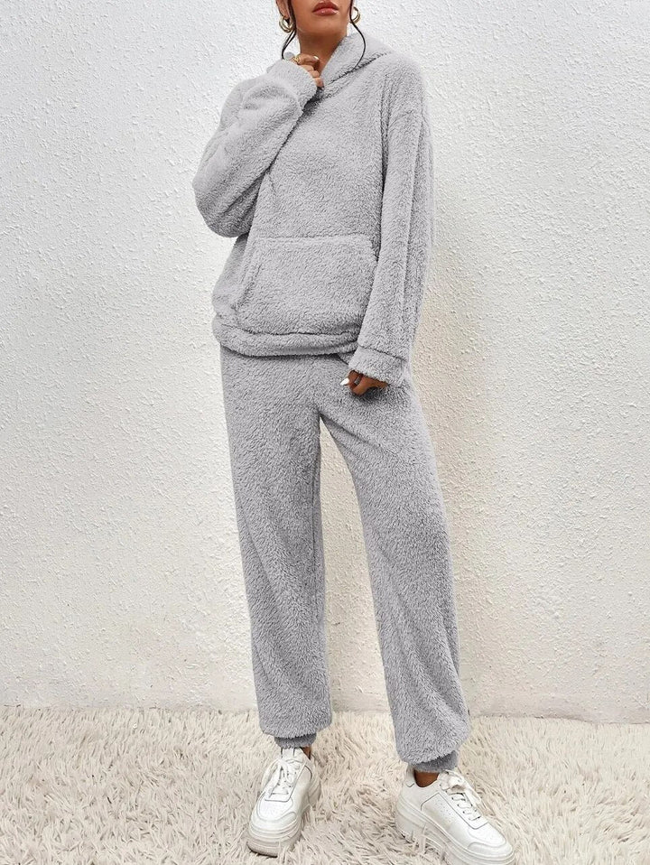 Dames homewear set: warm huispak met capuchon voor cosy avonden.