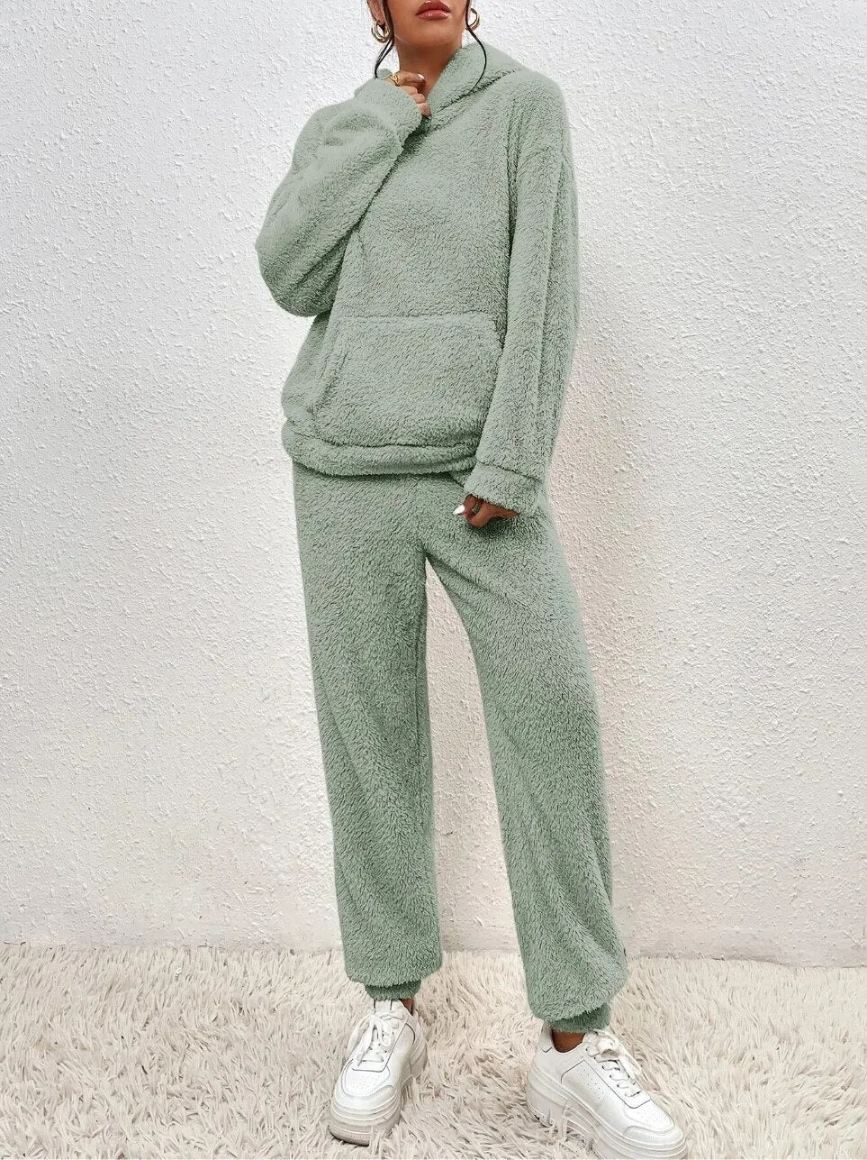 Dames loungewear huispak met capuchon, essentieel voor comfortabele winterdagen.