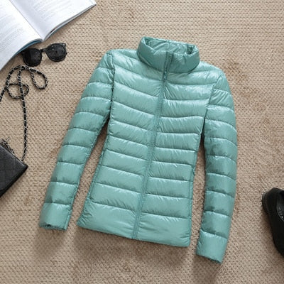 Stijlvolle damesjas, dun en ultralicht, perfect als bovenkleding in de winter.