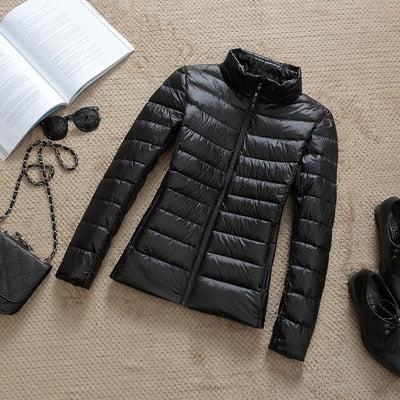 Elegante dames capuchonjas, slim fit, ultralicht en warm, perfect voor de winter.