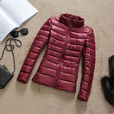 Dunne winterjas dames, met capuchon, comfortabel en modieus, in diverse kleuren.