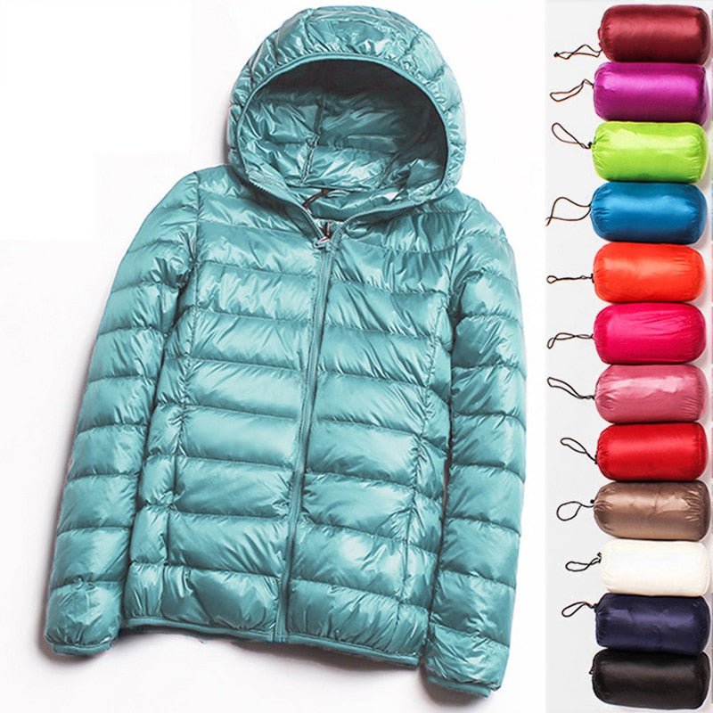 Stijlvolle dunne dames winterjas, comfortabel en ultralicht, met capuchon.