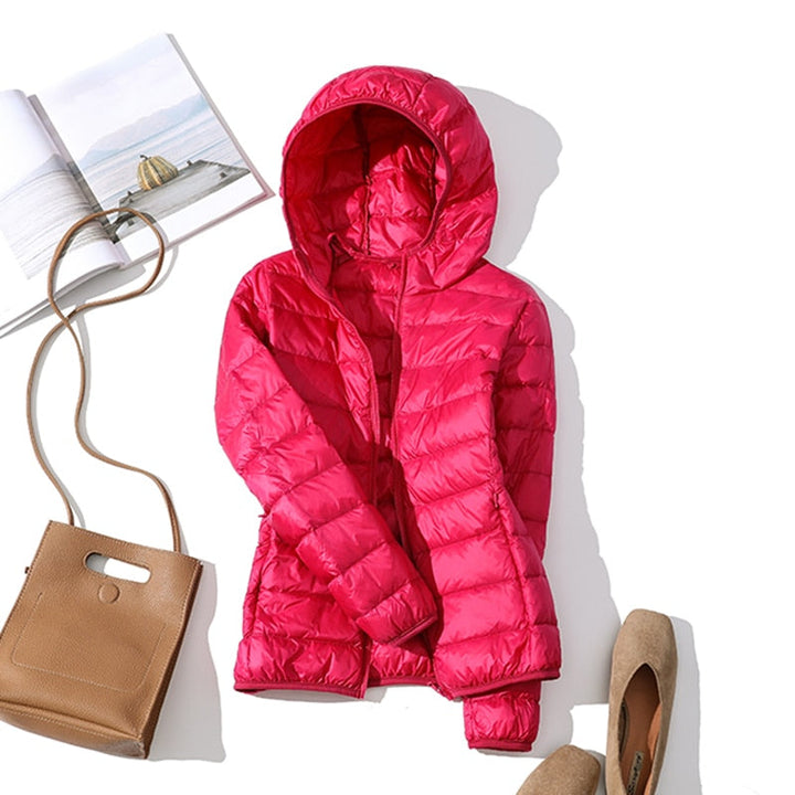 Moderne damesjas, ultralicht en dun, ideaal als warme bovenkleding voor de winter.