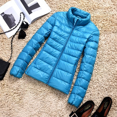 Moderne dunne winterjas voor dames, comfortabel en stijlvol, geschikt als bovenkleding.