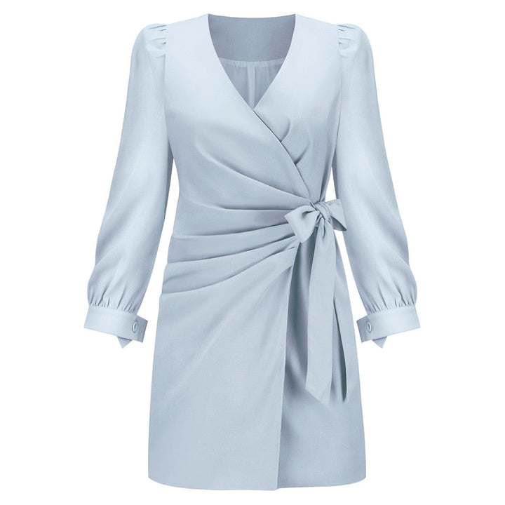Modieuze getailleerde damesjurk met sexy V-hals en lange mouwen. Perfecte feestjurk of casual chic herfst/winterlook.