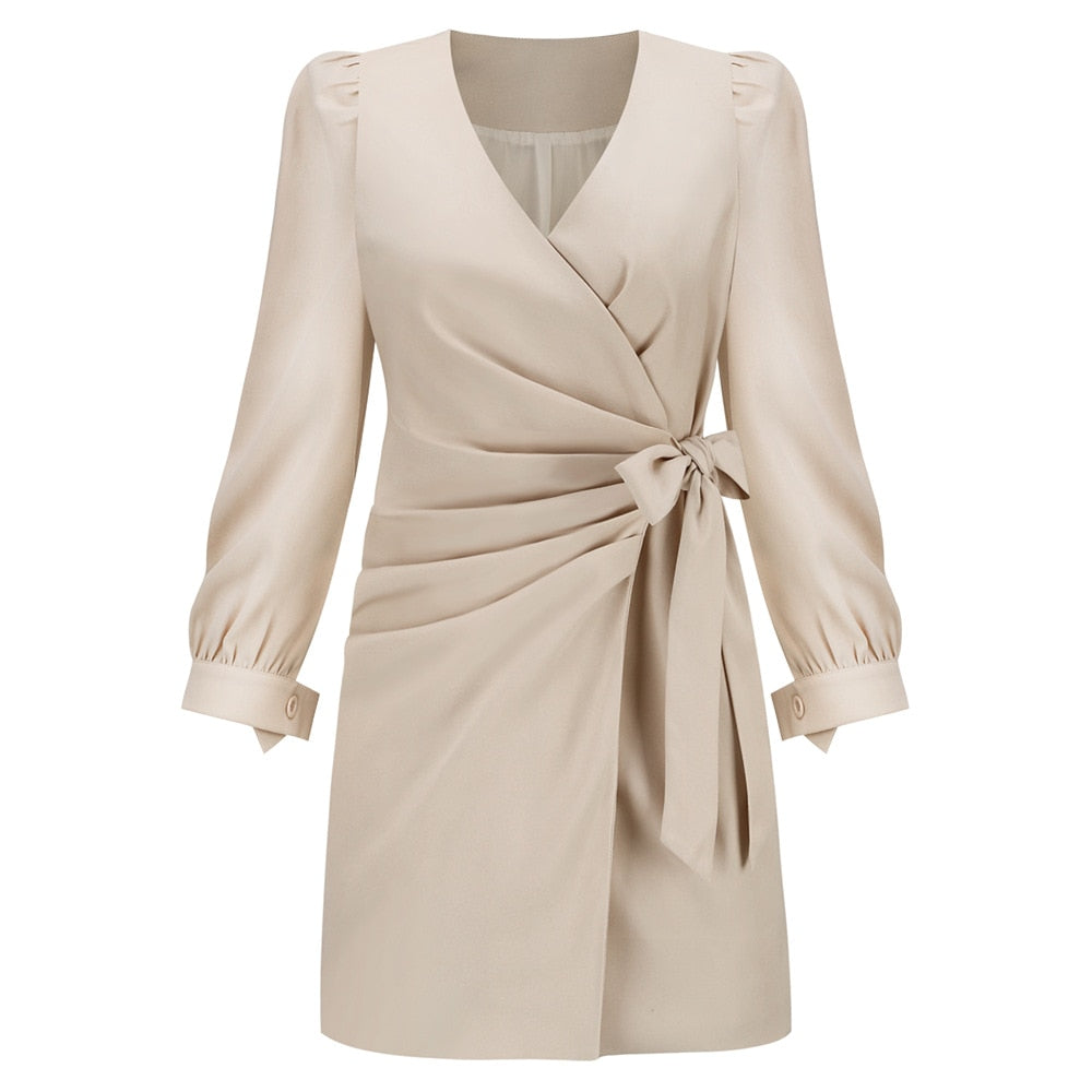 Elegante damesjurk met comfortabele pasvorm, V-hals en lange mouwen. Een must-have voor de herfst- en wintermode.
