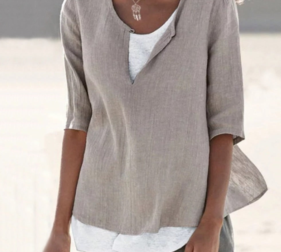 Dames V-hals shirt, comfortabel en stijlvol, ideaal voor casual zomerdagen.